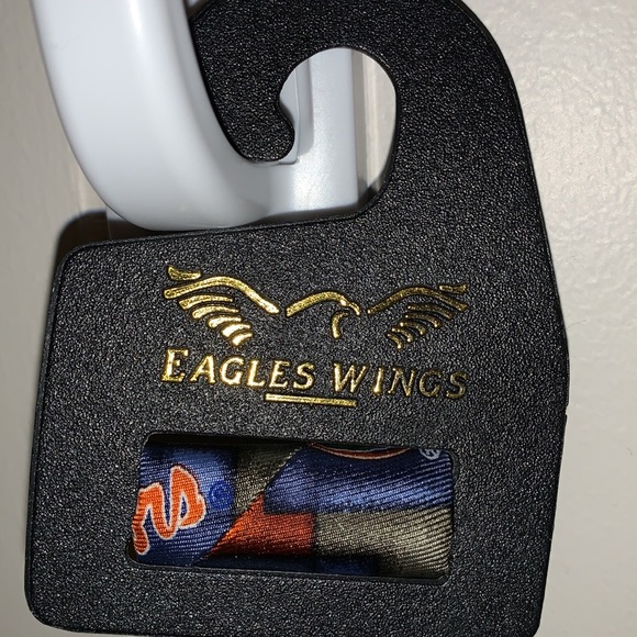 NWOT Eagles Wings Florida Gators Tie. - Picture 3 of 5